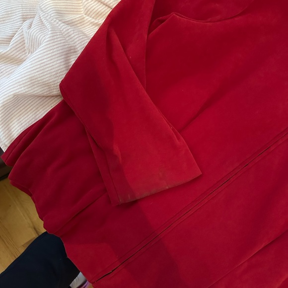 red jacket - Picture 2 of 4